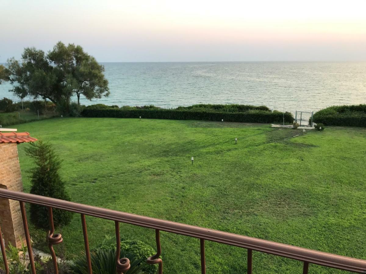 M Varkes Villa Nea Moudania Exterior photo
